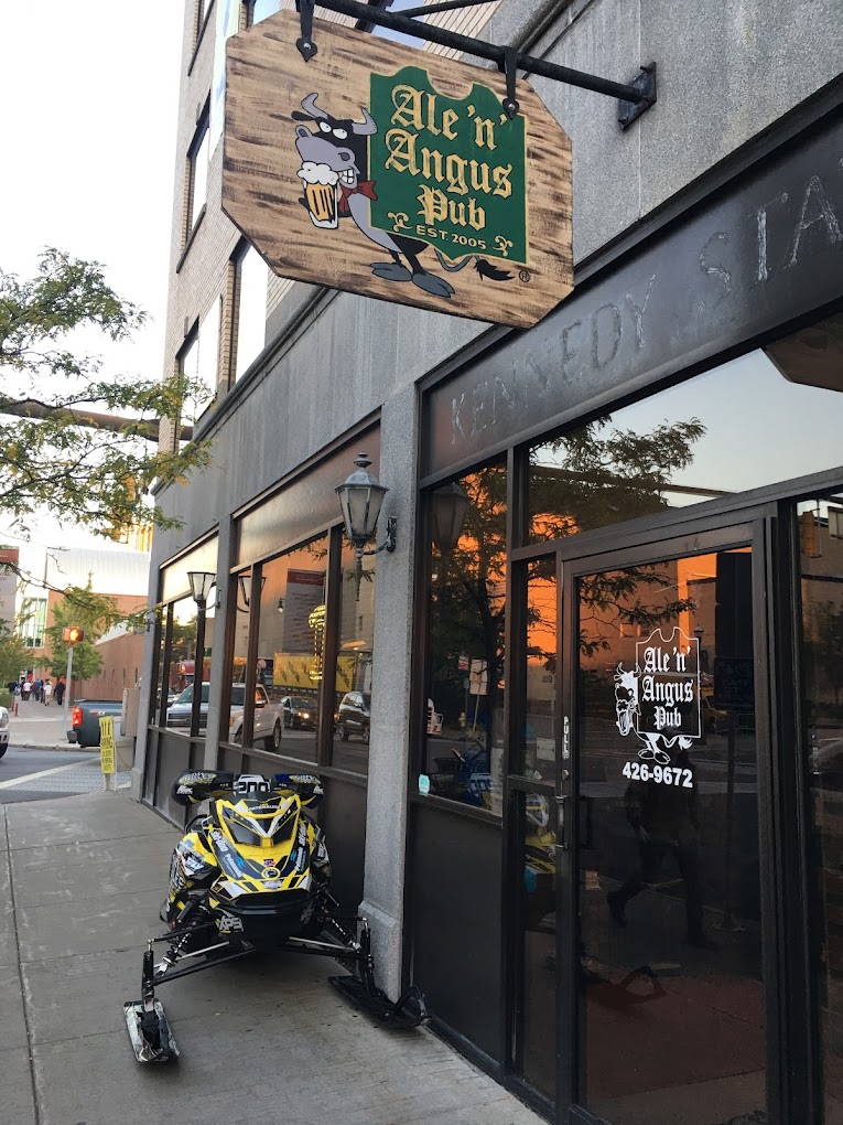 Ale 'n' Angus Pub full bar and restaurant near Oncenter Syracuse NY