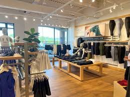 Athleta Premium women's activewear & athleisure 