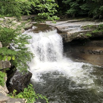 Bartlett Falls overhanging rock alcove wall