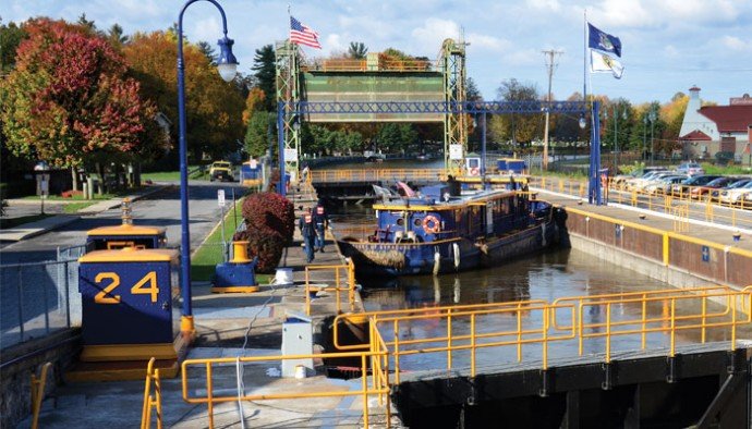 Baldwinsville Erie Canal island dining lock 24