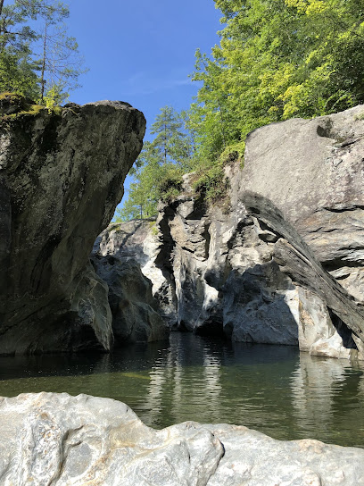 Huntington Gorge raw cascading chutes and rock bowls